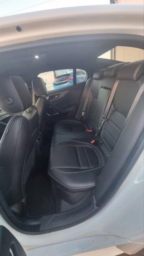 Jaguar XE R-Dynamic SE Hybrid