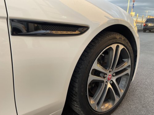 Jaguar XE R-Dynamic SE Hybrid