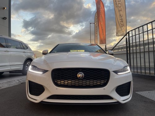 Jaguar XE R-Dynamic SE Hybrid