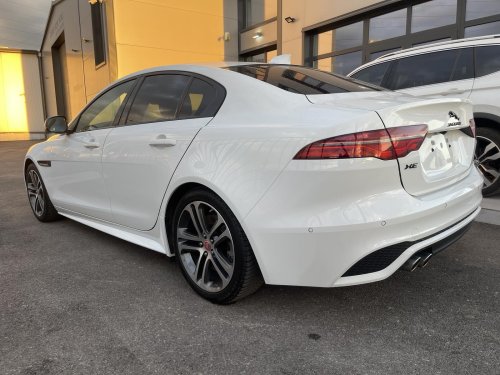 Jaguar XE R-Dynamic SE Hybrid